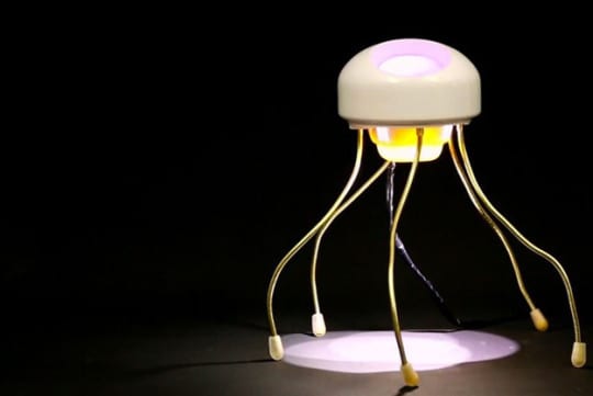 clyde-expressive-lamp