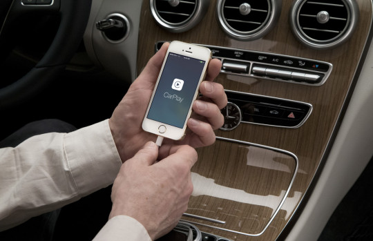 Mercedes-Benz - Apple "CarPlay"