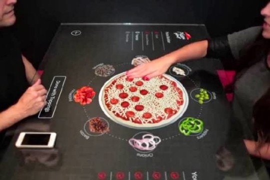 Pizza-Hut-interactive-concept-table-1