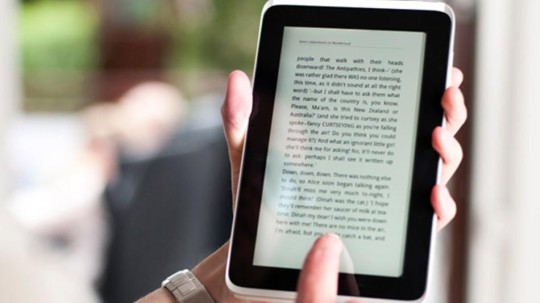 ebook-sales-surpass-hardcover-for-first-time-in-u-s-b0fea1b801