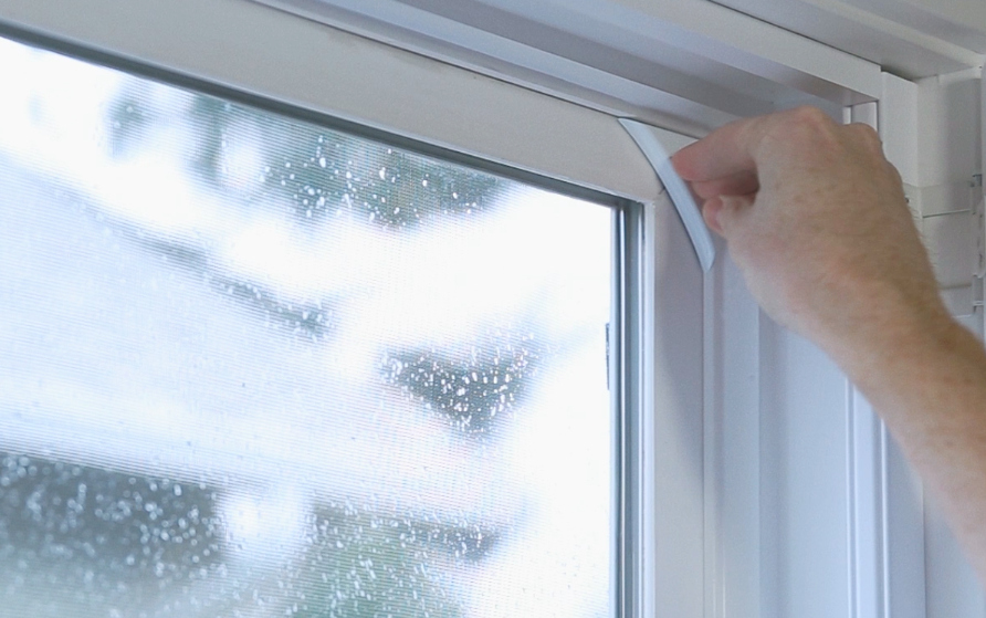 20140420100356-Tag_Being_Applied_to_Window_cropped