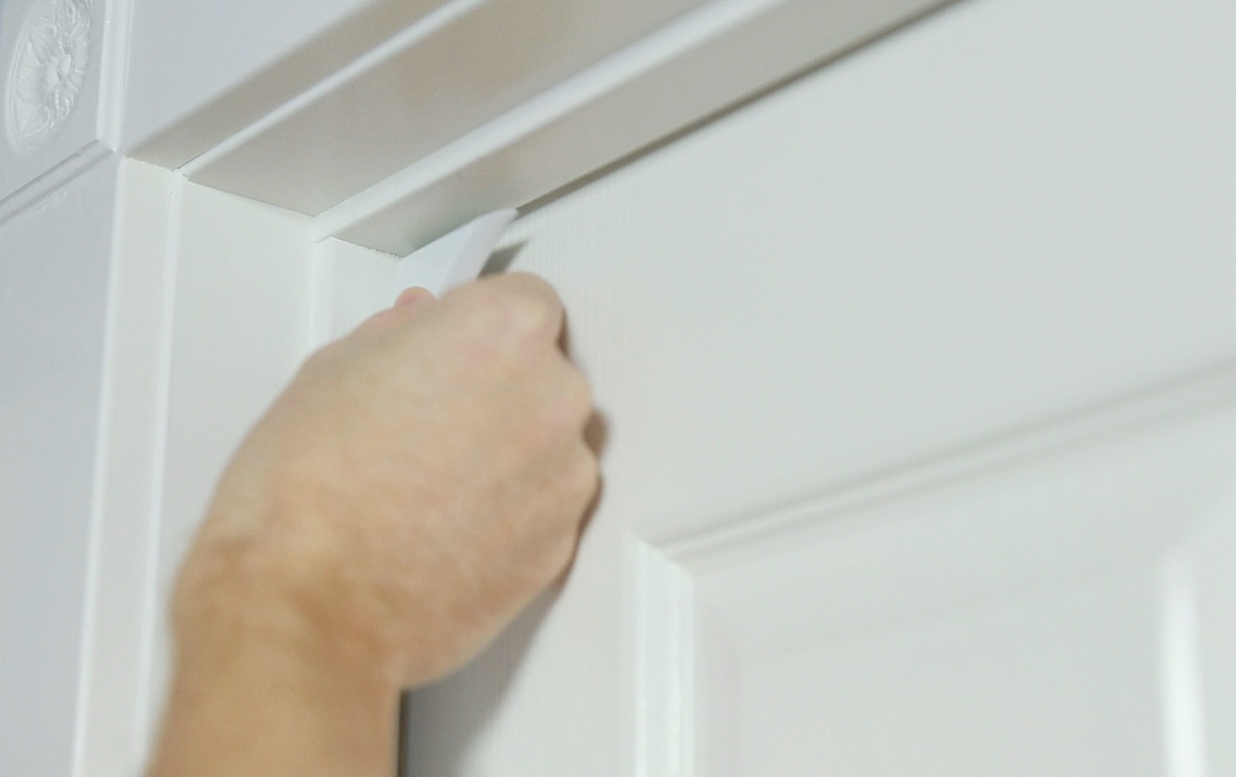 20140420101109-Tag_Being_Applied_to_Door_cropped