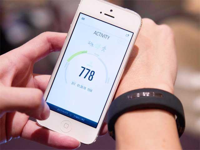 reign-health-tracker-bracelet-by-jaybird