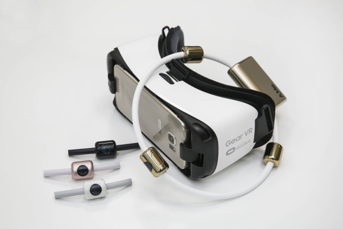 Geen gedoe met camera's in je hand of ergens op tafel: de AMe draag je gewoon om je nek.