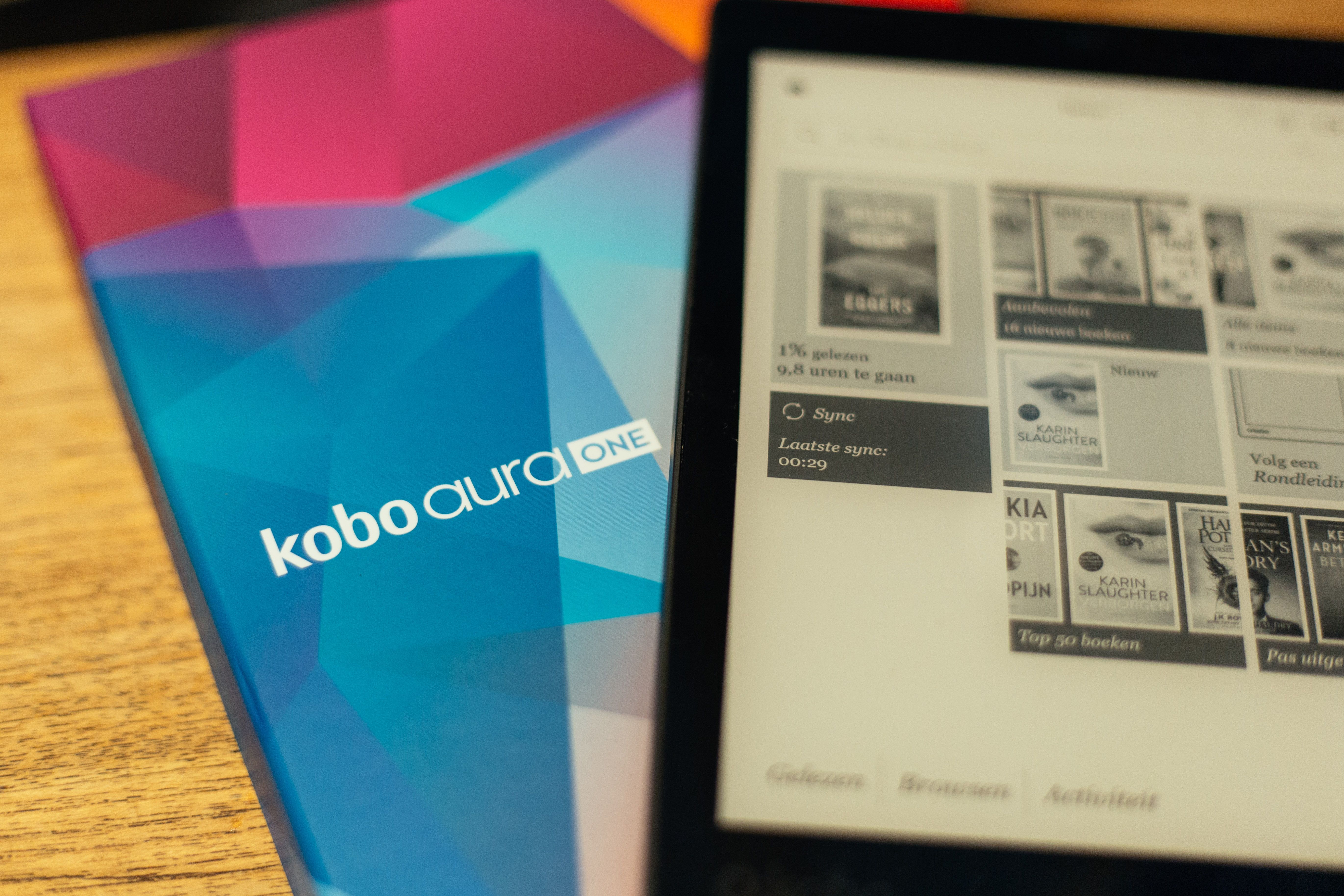 Kobo-aura-one-e-reader-numrush