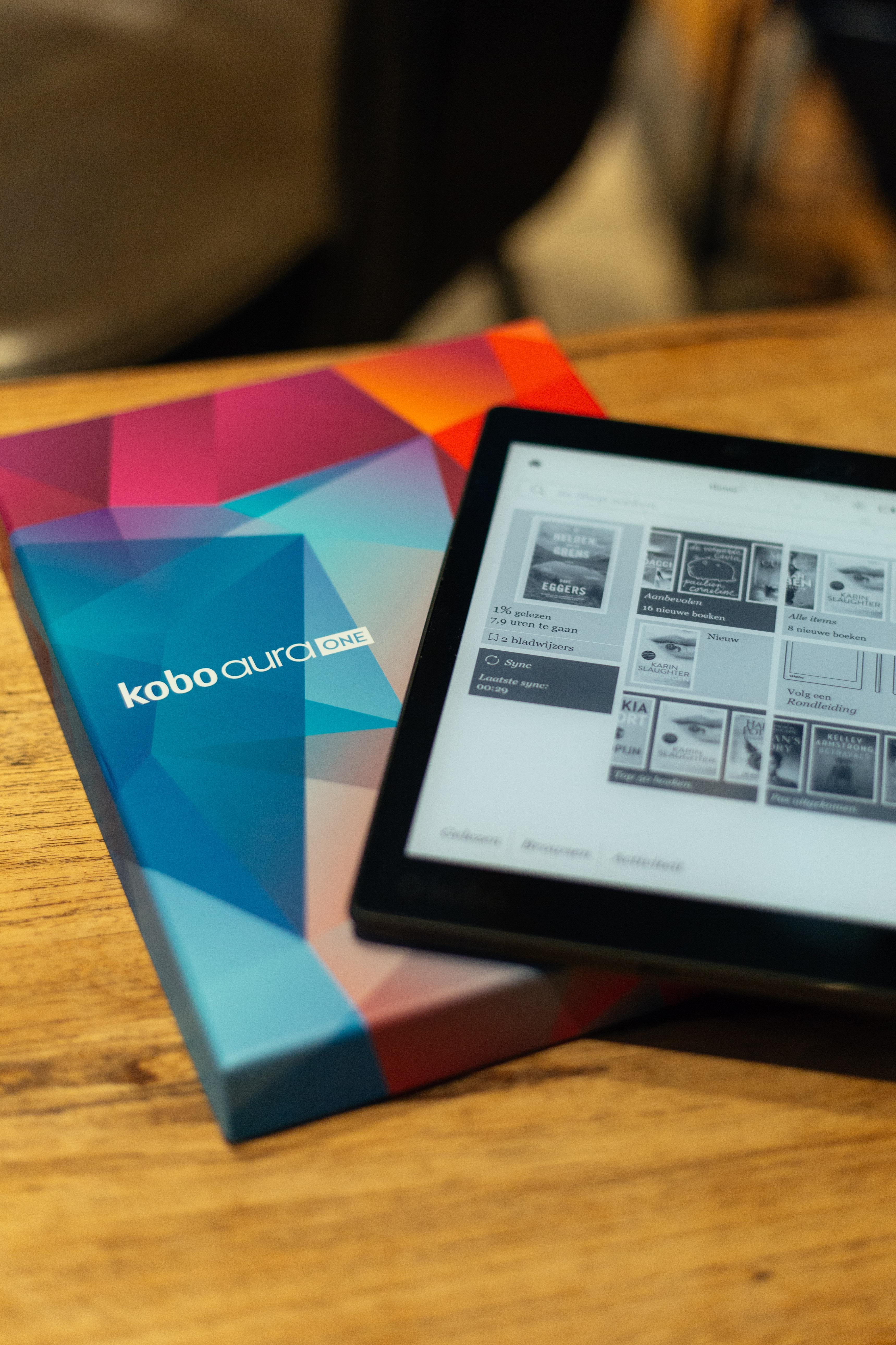 Kobo-aura-one-e-reader-numrush